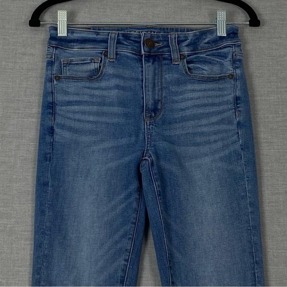 American Eagle Hi-Rise Skinny Kick Jeans Sz 4 Next Level Stretch - Picture 2 of 12
